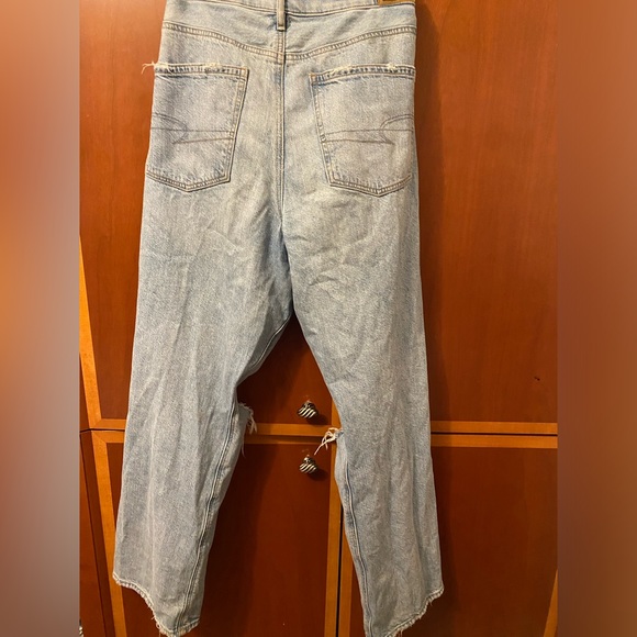 American Eagle 90’s Bootcut Ripped Jeans - Picture 4 of 7